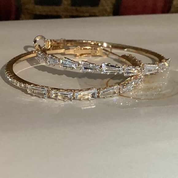 ⭐️10k Gold Filled CZ Diamond Hoop Earrings - Picture 4 of 16